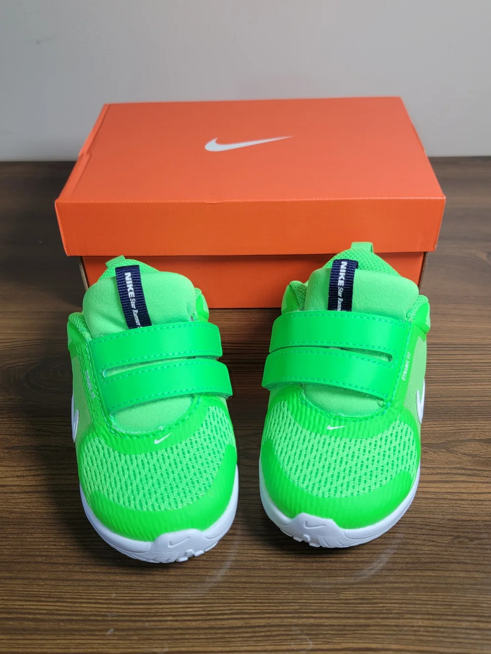 Nike Kids Neon Green Star Runner 5 Sneakers - Size 6 Toddler